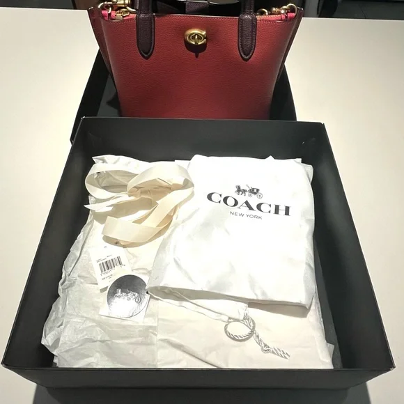 Coach 24 Willow Berry Handle & Strap Tote - Picture 11 of 13